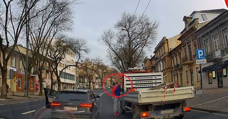 Agresja drogowa w Lublinie. Kierowca wyszedł z auta