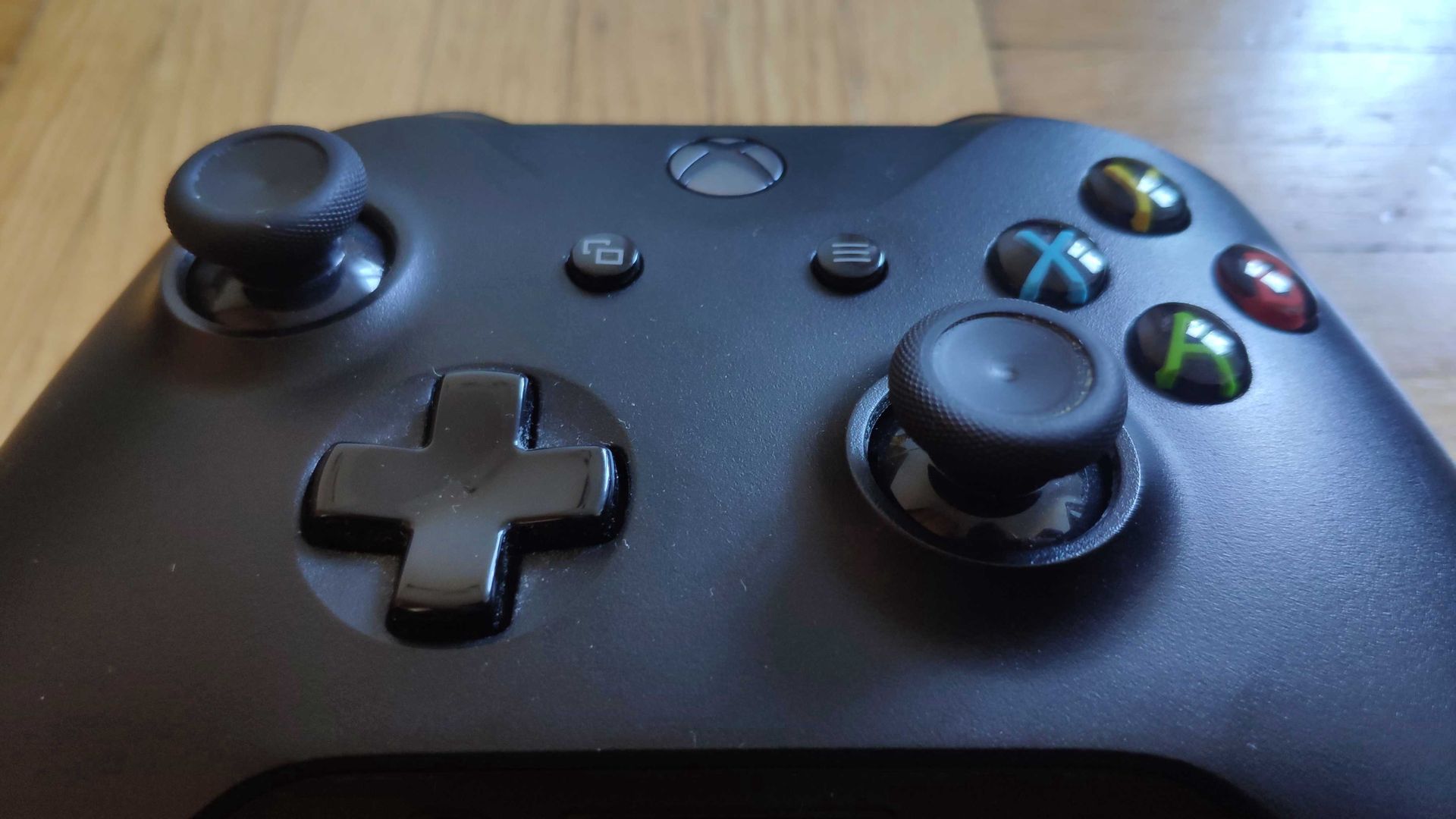Pady do konsol Xbox One i Xbox Series