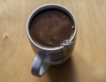 Po kawie biegiem do WC? Ekspert mówi, co to oznacza