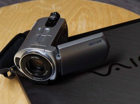 Kamera Sony DCR-SR32E – sokole oko z zoomem 40x i dyskiem twardym 1