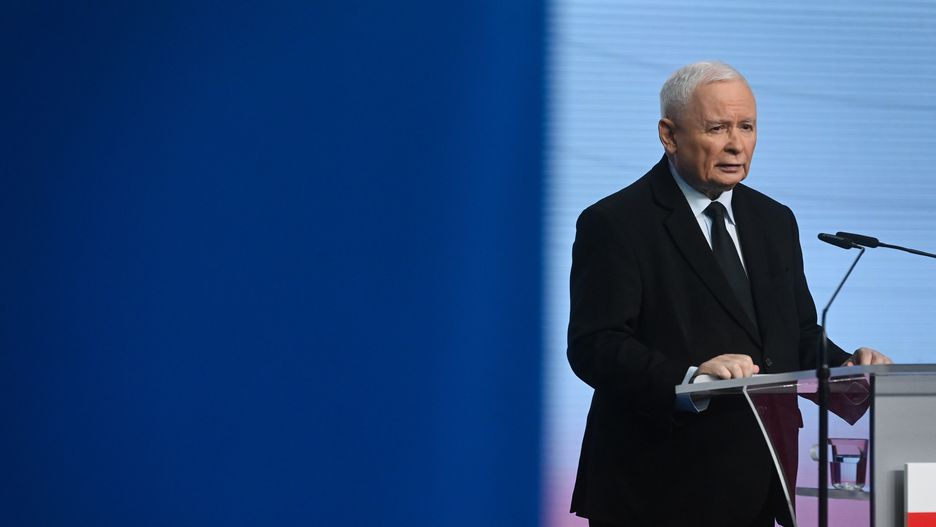 Warszawa, 30.07.2024. Prezes PiS Jarosław Kaczyński na konferencji prasowej w siedzibie Prawa i Sprawiedliwości przy ul. Nowogrodzkiej w Warszawie, 30 bm. Spotkanie dot. m.in. posiedzenia PKW ws. subwencji dla PiS. (aldg) PAP/Piotr Nowak