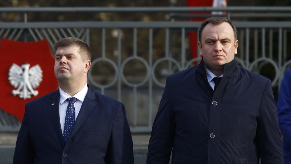 Katowice Slubowanie nowych policjantow
Katowice, 18.03.2019. Slubowanie nowych policjantow; n/z Wojciech Kaluza Wicemarszalek Wojewodztwa Slaskiego, Jakub Chelstowski Marszalek Wojewodztwa Slaskiego,Image: 436341776, License: Rights-managed, Restrictions: , Model Release: no, Credit line: Arkadiusz Lawrywianiec / Forum
Arkadiusz Lawrywianiec / Forum
Katowice, policja, slubowanie, policjanci, Jakub Chelstowski, Wojciech Kaluza, mundur, category_code_pol, category_code_def