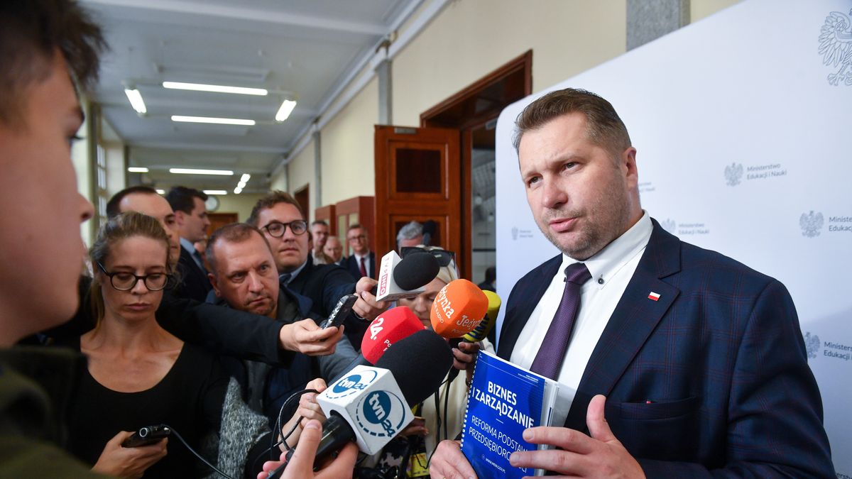Na zdjęciu Przemysłw Czarnek na konferencji prasowej