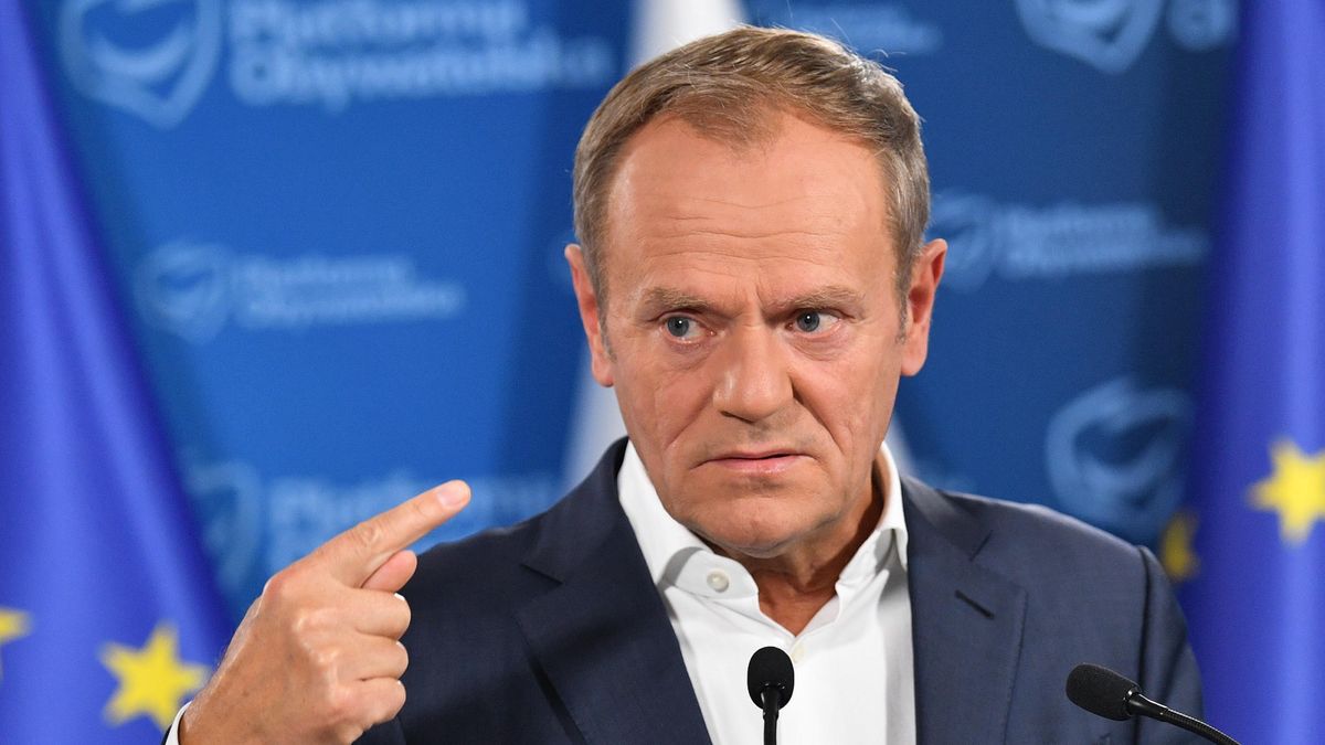 Donald Tusk
Radek Pietruszka
afery pods�uchowej, Biuro Krajowe, briefing, dla medi�w, Platforma Obywatelska, Platformy Obywatelskiej, PO, polityk polityka, prasowy