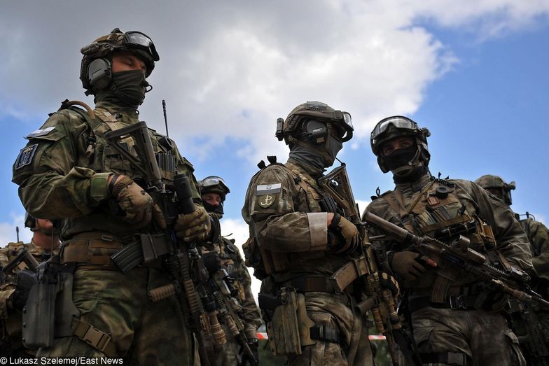 do wyposażenia osobistego żołnierzy Jednostki Wojskowej Komandosów w Lublińcu miało trafić 400 noży Spyderco