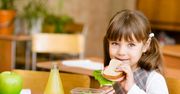 Koniec ze śmieciowym jedzeniem w polskich szkołach