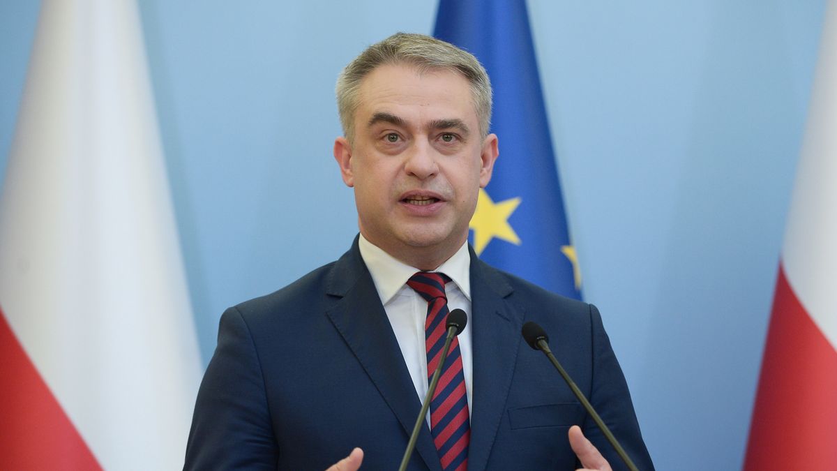 Warszawa, 24.05.2024. Wicepremier, minister cyfryzacji Krzysztof Gawkowski podczas konferencji w KPRM w Warszawie, 24 bm. Temat spotkania "Nie zwlekaj, zastrzeż swój numer PESEL!". (sko) PAP/Marcin Obara