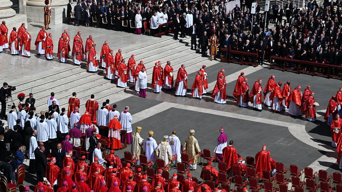 Konklawe rozpocznie się 7 maja. Wybiorą następcę Franciszka