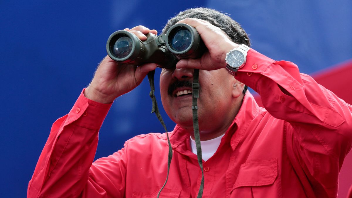 Nicolas Maduro podczas wiecu 19 kwietnia. Przez Wenezuelę przetaczają się protesty antyrządowe.