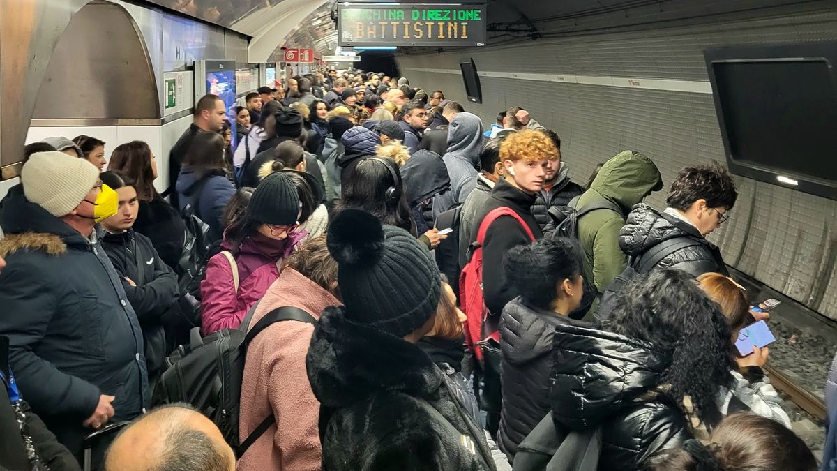 Już teraz metro w Rzymie jest przeładowane. W 2025 ma być znaczn