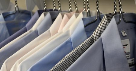 Męskie koszule w dobrej cenie. Czas przewietrzyć szafę