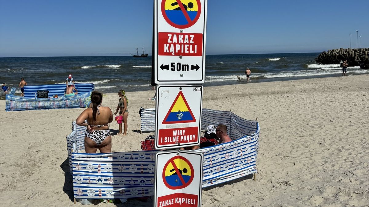 Plażowicze ignorują znaki dotyczące zakazu kąpieli