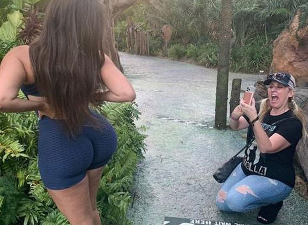 Rodzice stoją za odważnymi sesjami córki. "Jesteśmy z niej bardzo dumni"