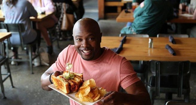 „Palce lizać” nowym programem w Food Network, gospodarzem Eddie Jackson