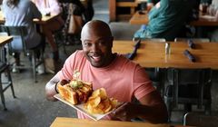 „Palce lizać” nowym programem w Food Network, gospodarzem Eddie Jackson