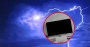Odłączasz telewizor od zasilania w trakcie burzy? To może nie wystarczyć