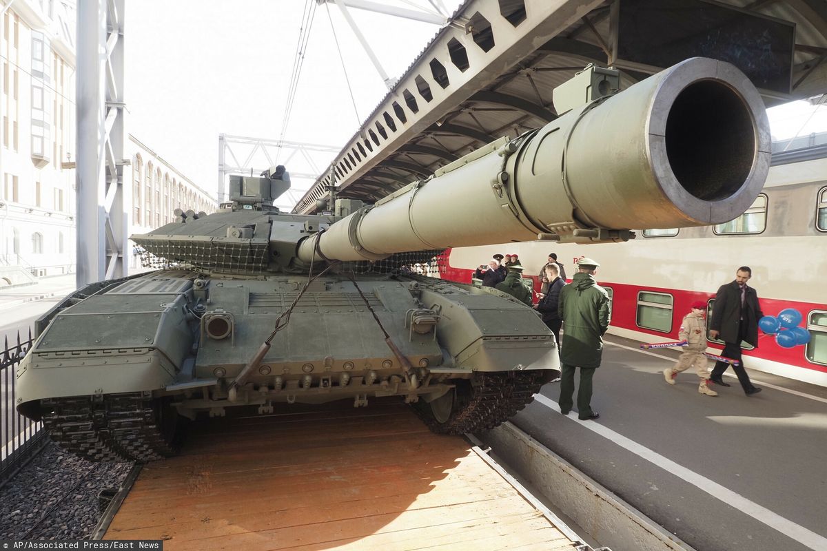 Na zdjęciu: rosyjski czołg T-90M  w Petersburgu - najnowocześniejszy "nabytek" rosyjskiej armii 