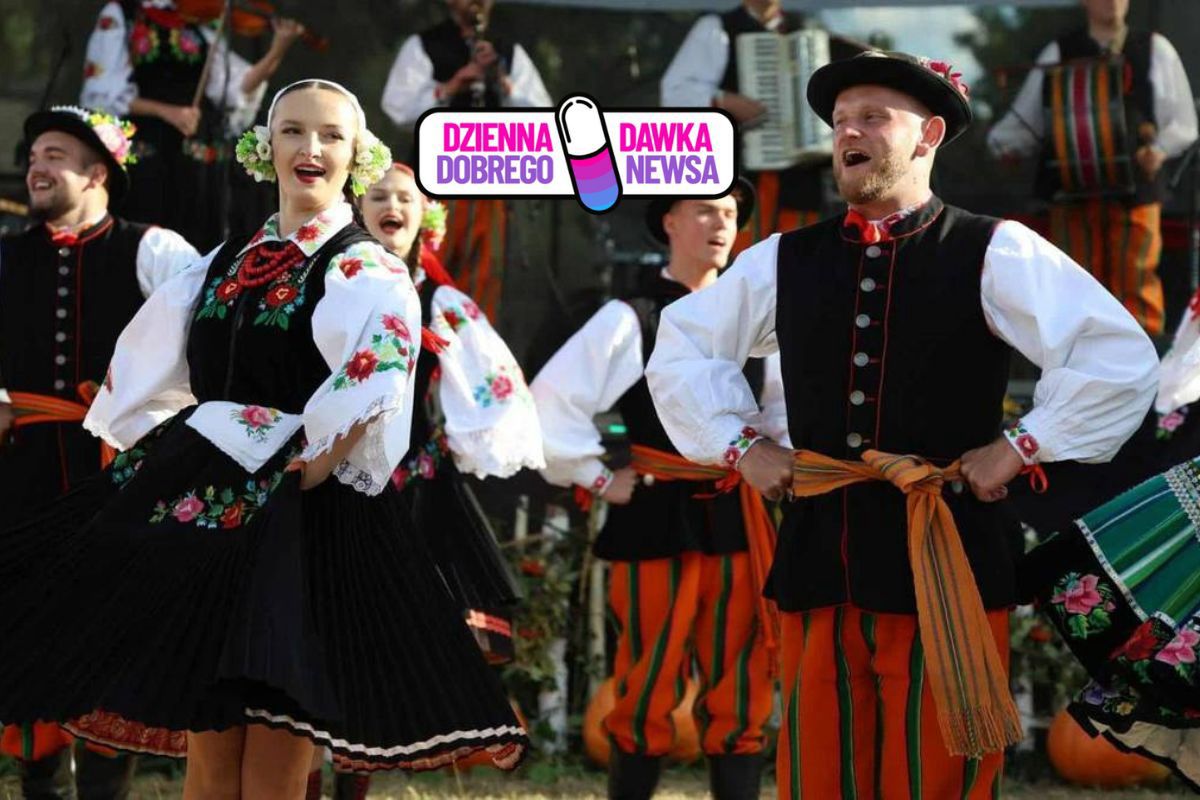 Policjant w stroju ludowym. Tak promuje polski folklor