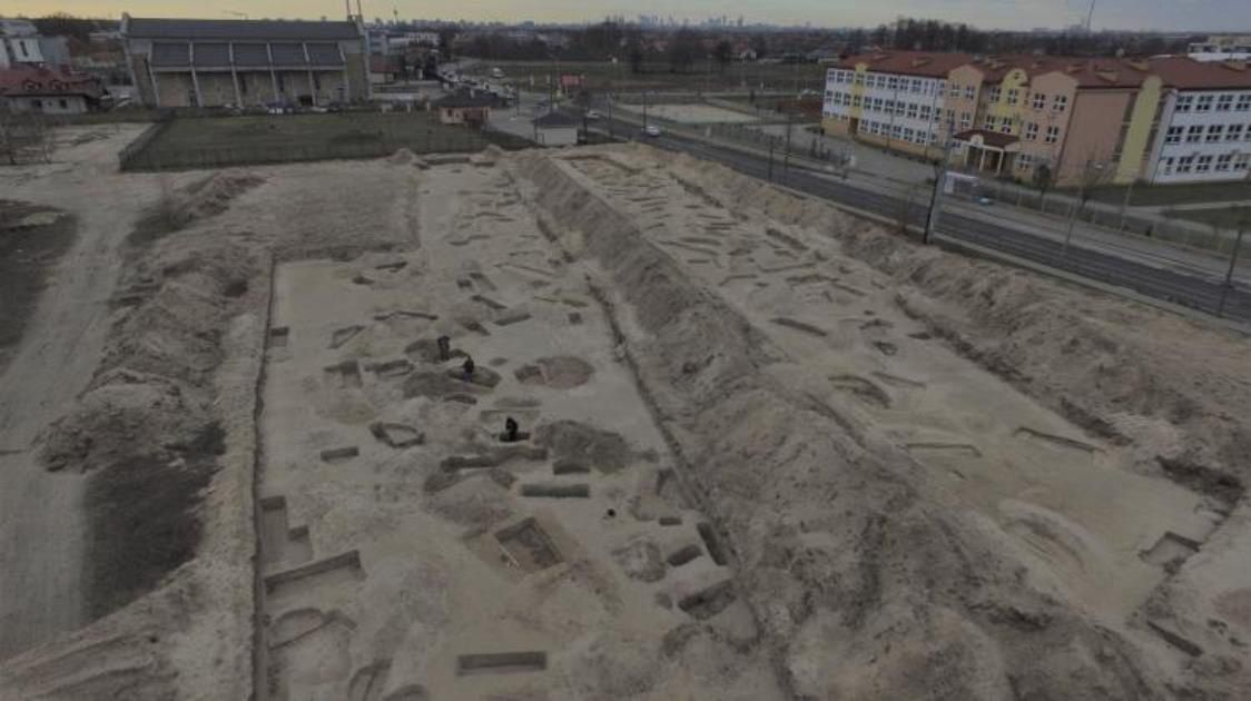 Warszawa: plac budowy odsłonił osadę sprzed 3000 lat