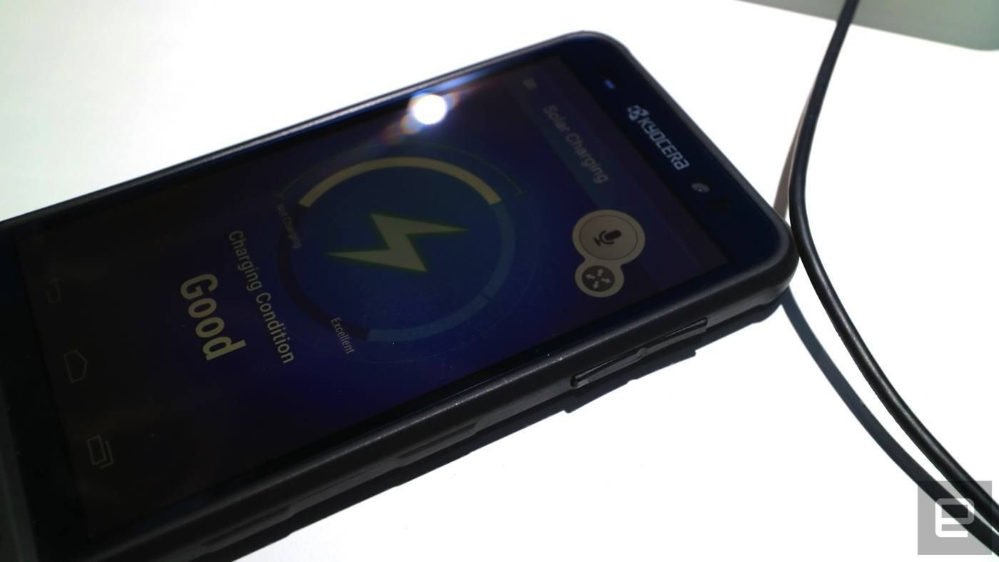 Kyocera pokazała smartfona z panelami słonecznymi. Znowu... 5
