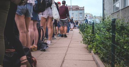 "Stoją w długiej kolejce". Dniówka tylko 160 zł, chętnych jest mnóstwo