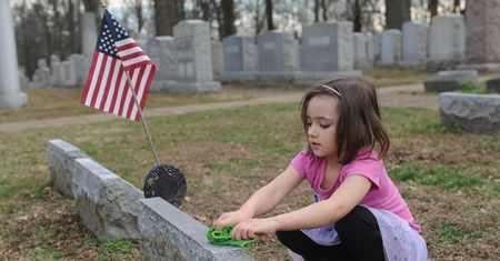 USA: muzułmanie wsparli naprawę zdewastowanego cmentarza żydowskiego