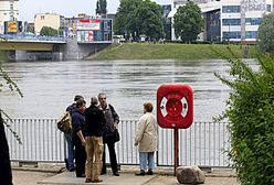 Policja wzmacnia kontrole na zalanych terenach