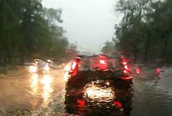 Nawałnica nad stolicą: są ofiary, straż przeszukuje jeziorko, nie jeżdżą tramwaje