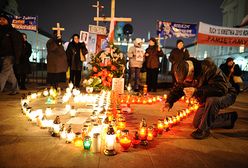 "Usuwali palące się znicze sprzed Pałacu Prezydenckiego"