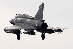 Francuskie myśliwce niszczą siły bojowe Kadafiego