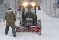Kilkadziesiąt tysięcy Polaków bez prądu, zamknięte szkoły