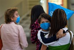 Zakaz podawania dłoni - boją się grypy A/H1N1