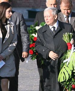 J. Kaczyński złożył kwiaty na grobie prezydenckiej pary