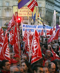 Kraj pogrąża się w recesji, ale oni protestują