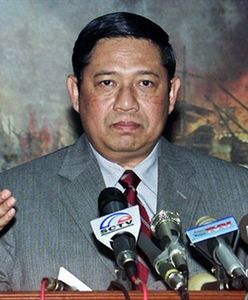 Prezydent żali się, że mało zarabia - ogłosili zbiórkę