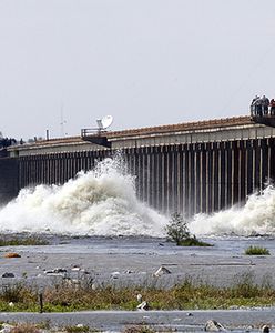 Otwarto przepusty w tamach na Missispi