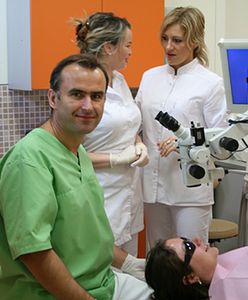 Dentysta-pianista leczy w Londynie