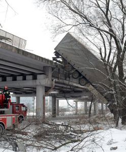 Ciężarówka spadła z wiaduktu, kierowca przeżył