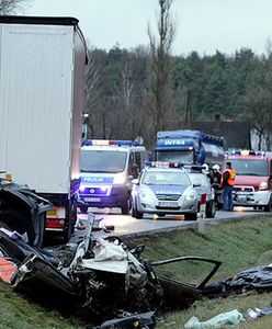 Czołowe zderzenie z ciężarówką - 5 osób zginęło