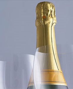 Otworzyli butelkę najstarszego szampana na świecie