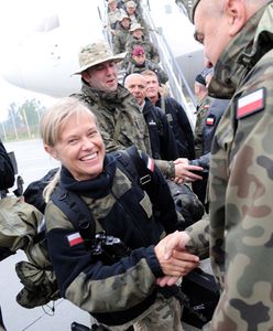 Odznaczeni polscy żołnierze wracają z Afganistanu