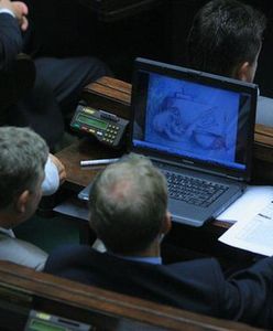 Posłowie żądają laptopów!