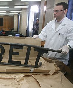 Kazał ukraść napis z Auschwitz, teraz drży o swoje życie