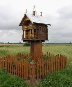 Przydrożne krzyże - "klerogród" czy tradycja?