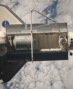 Discovery umknął z drogi "podejrzanego obiektu"