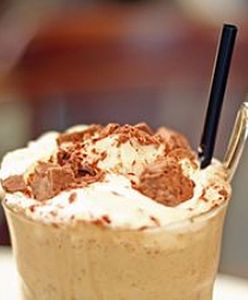 Naukowcy: kawa mrożona to prawdziwa bomba