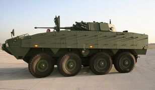 Spłonęła hala z dwoma rosomakami - pojazdy nienaruszone