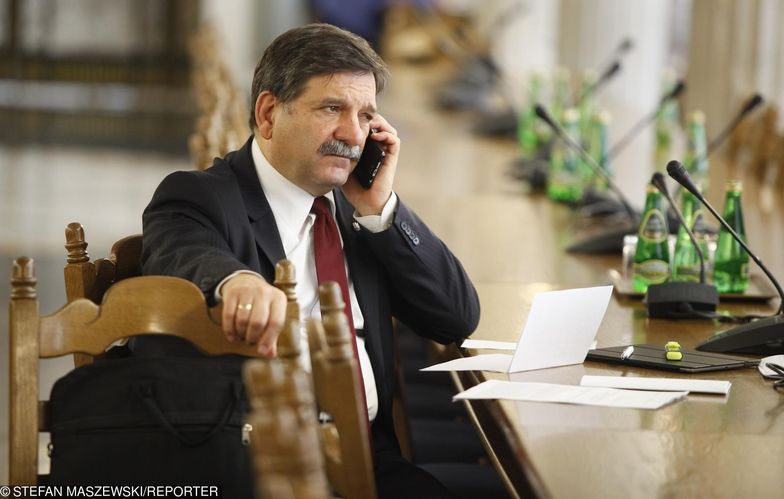 Janusz Śniadek poinformował, że całkowity zakaz handlu w niedziele PiS chce zacząć w roku 2020.