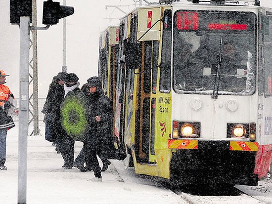 Flaszka z "wódką" tramwajarza przeraziła pasażerkę