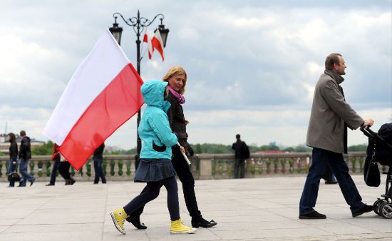 Biała jak orzeł, a czerwona jak co?